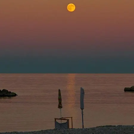 Marina Blu By The Sea *